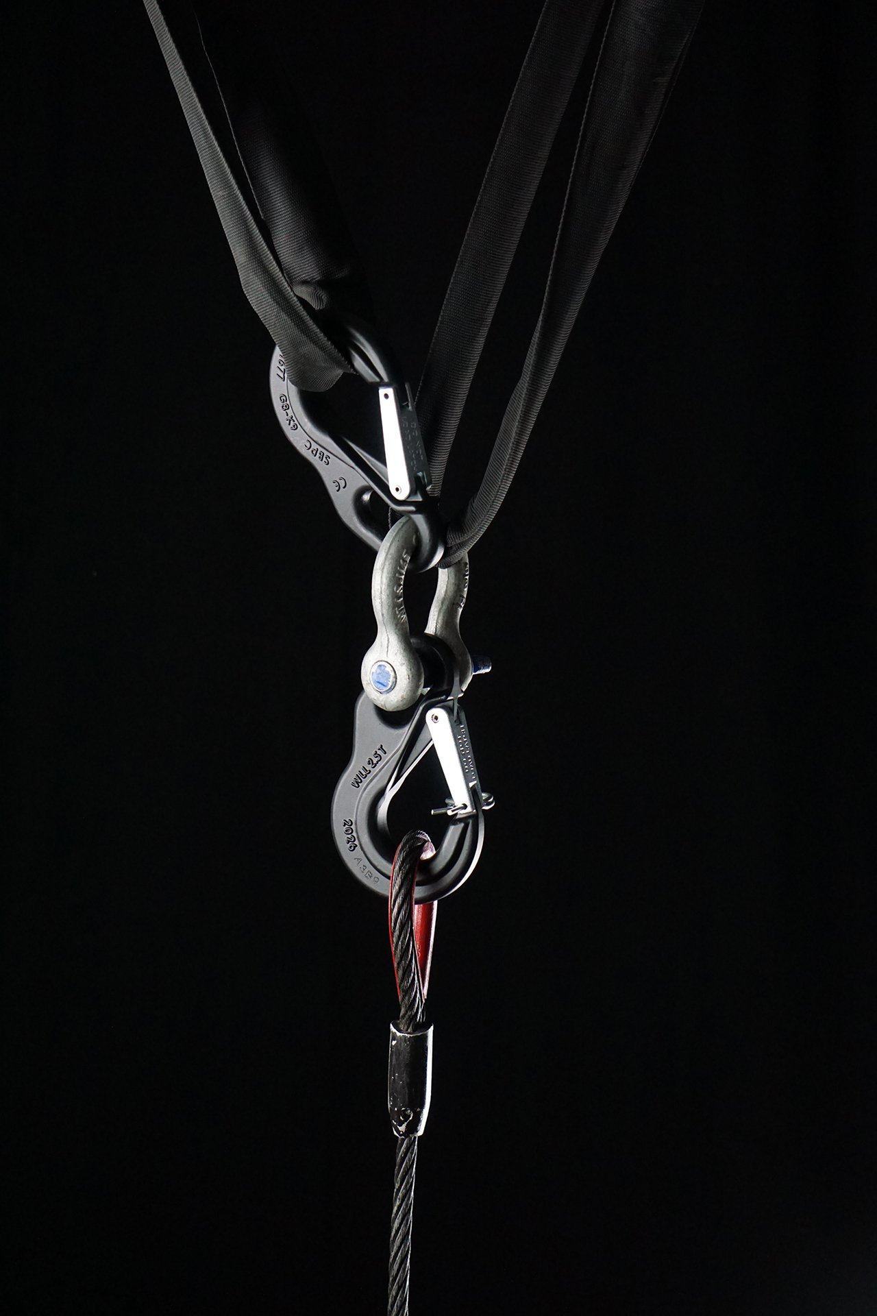 CanXio with round sling, shackle and wire rope sling